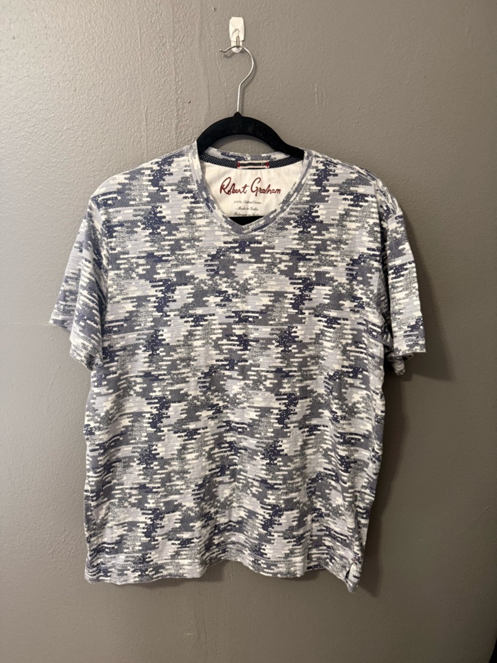 Robert Graham Blue White Patterned TShirt Large